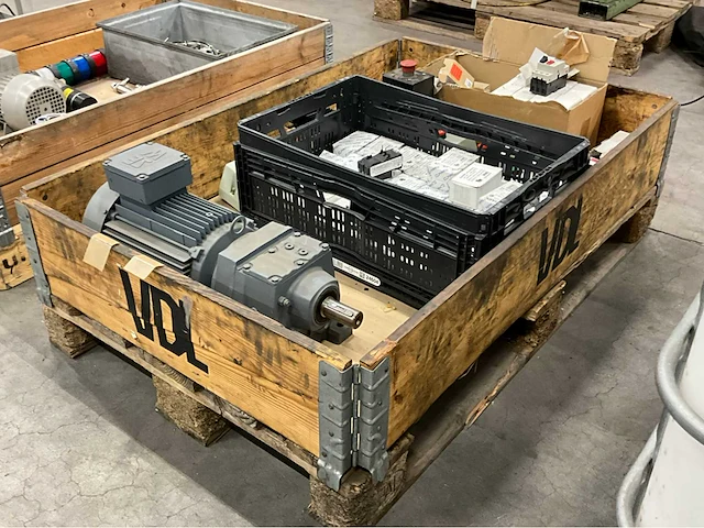 Sew elektromotor en divers installatiemateriaal - afbeelding 6 van  11