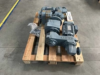 Sew-eurodrive - 2x industriële tandwielmotoren en reductiekasten met flens- en asuitvoering 1.5kw - afbeelding 1 van  10