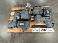 Sew-eurodrive - 2x industriële tandwielmotoren en reductiekasten met flens- en asuitvoering 1.5kw - afbeelding 2 van  10
