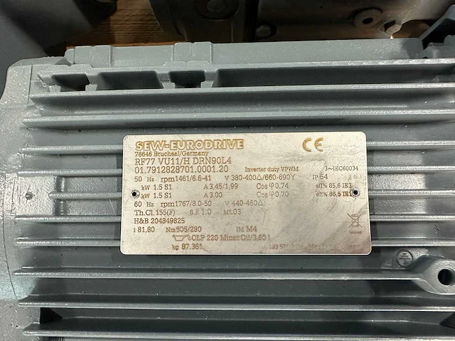 Sew-eurodrive - 2x industriële tandwielmotoren en reductiekasten met flens- en asuitvoering 1.5kw - afbeelding 3 van  10