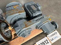 Sew-eurodrive - 2x industriële tandwielmotoren en reductiekasten met flens- en asuitvoering 1.5kw - afbeelding 2 van  10