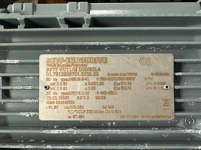 Sew-eurodrive - 2x industriële tandwielmotoren en reductiekasten met flens- en asuitvoering 1.5kw - afbeelding 8 van  10