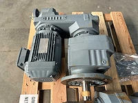 Sew-eurodrive - 2x industriële tandwielmotoren en reductiekasten met flens- en asuitvoering 1.5kw - afbeelding 6 van  10