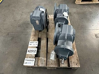Sew-eurodrive - kaf87 ad3 - 3x industriële tandwielkasten / haakse reductoren met flensmontage - afbeelding 1 van  8