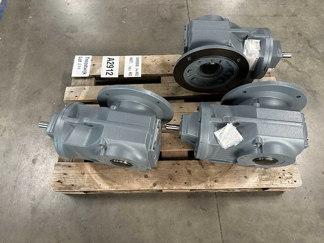 Sew-eurodrive - kaf87 ad3 - 3x industriële tandwielkasten / haakse reductoren met flensmontage - afbeelding 2 van  8