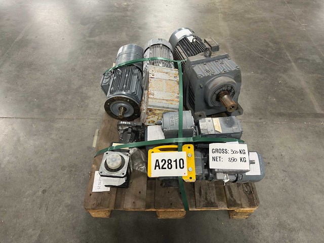 Sew-eurodrive - partij elektromotoren & tandwielkasten / reductoren - afbeelding 1 van  9