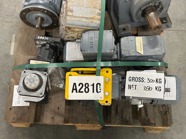 Sew-eurodrive - partij elektromotoren & tandwielkasten / reductoren - afbeelding 2 van  9
