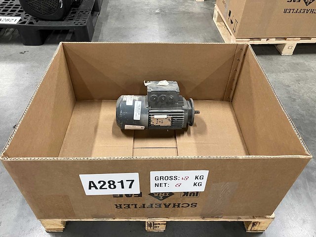 Sew-eurodrive - r37 dt80k4bmg - elektromotor 1x - afbeelding 1 van  3