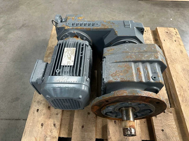 Sew-eurodrive - rf77 vu11/h drn90l4 - 2x variabele gearmotor 1,5 kw - afbeelding 4 van  8