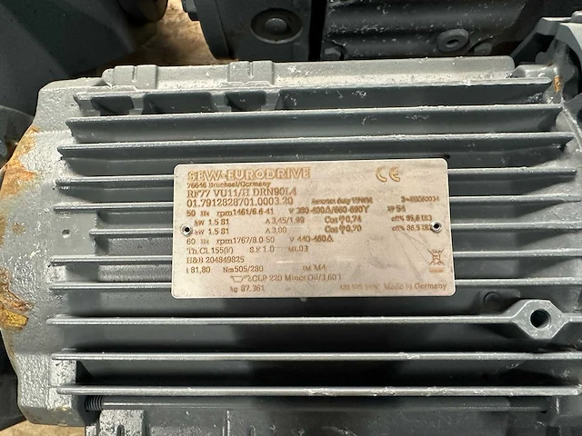 Sew-eurodrive - rf77 vu11/h drn90l4 - 2x variabele gearmotor 1,5 kw - afbeelding 2 van  8