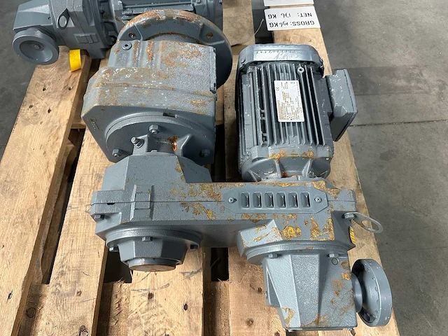 Sew-eurodrive - rf77 vu11/h drn90l4 - 2x variabele gearmotor 1,5 kw - afbeelding 3 van  8
