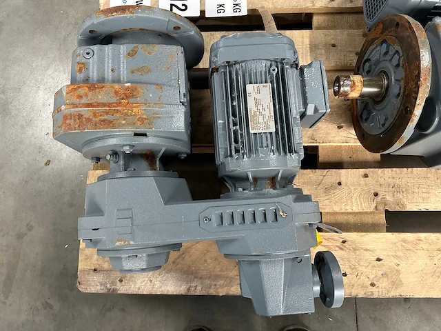 Sew-eurodrive - rf77 vu11/h drn90l4 - 2x variabele gearmotor 1,5 kw - afbeelding 7 van  8