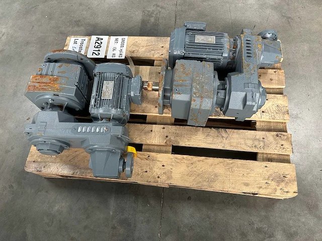 Sew-eurodrive - rf77 vu11/h drn90l4 - 2x variabele gearmotor 1,5 kw - afbeelding 8 van  8