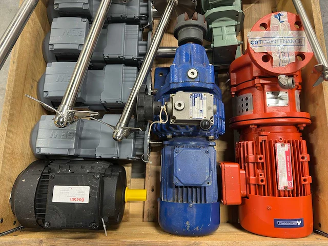 Sew-eurodrive, baeten, motovario - partij industriële aandrijvingen, reductoren en elektromotoren - afbeelding 2 van  9