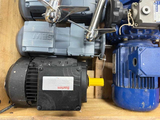 Sew-eurodrive, baeten, motovario - partij industriële aandrijvingen, reductoren en elektromotoren - afbeelding 5 van  9