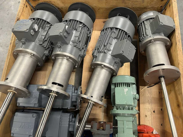 Sew-eurodrive, baeten, motovario - partij industriële aandrijvingen, reductoren en elektromotoren - afbeelding 3 van  9
