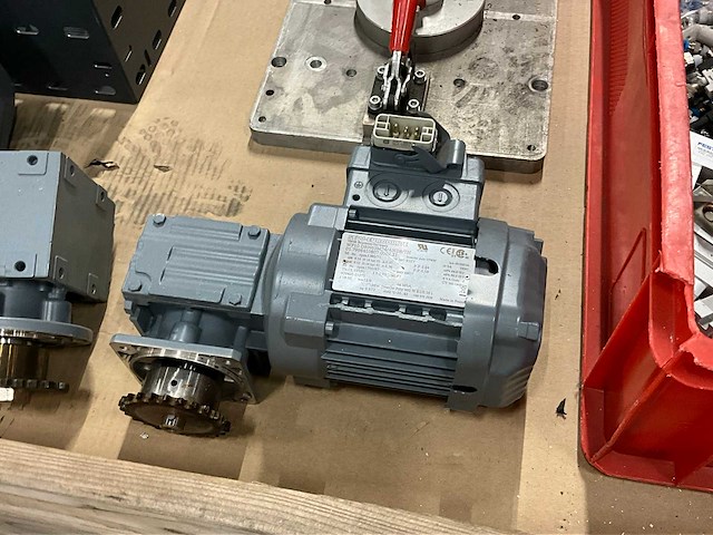 Sew-eurodrive elektromotor en divers (2x) - afbeelding 3 van  8