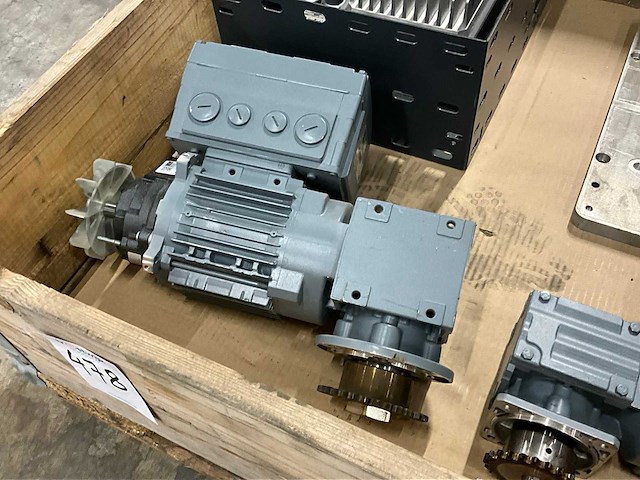 Sew-eurodrive elektromotor en divers (2x) - afbeelding 4 van  8
