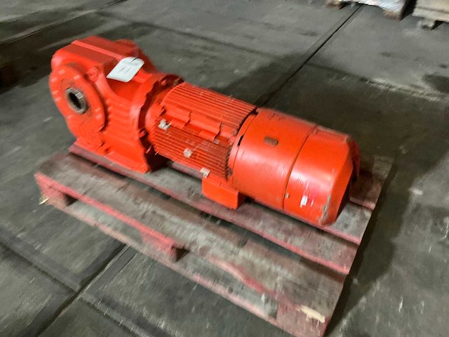 Sew eurodrive elektromotor met vertragingskast - afbeelding 3 van  7