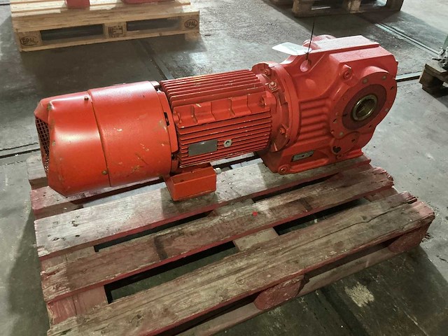 Sew eurodrive elektromotor met vertragingskast - afbeelding 4 van  7