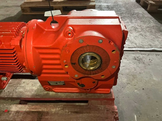 Sew eurodrive elektromotor met vertragingskast - afbeelding 7 van  7