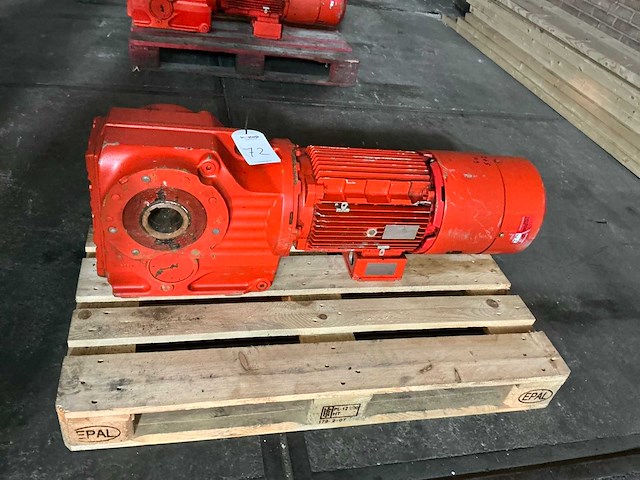 Sew eurodrive elektromotor met vertragingskast - afbeelding 2 van  8