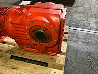 Sew eurodrive elektromotor met vertragingskast - afbeelding 6 van  8