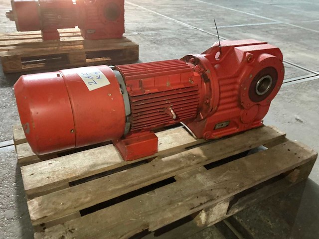 Sew eurodrive elektromotor met vertragingskast - afbeelding 4 van  6