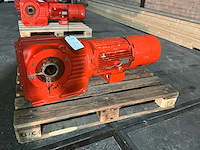 Sew eurodrive elektromotor met vertragingskast - afbeelding 1 van  7