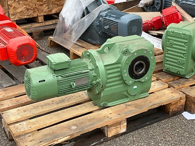 Sew eurodrive elektromotor + reductorkast - afbeelding 1 van  6