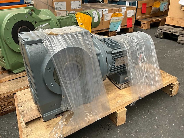 Sew eurodrive elektromotor + reductorkast - afbeelding 1 van  4