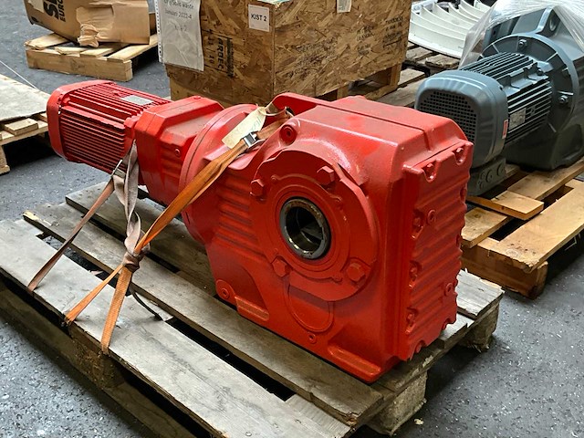 Sew eurodrive elektromotor + reductorkast - afbeelding 1 van  1