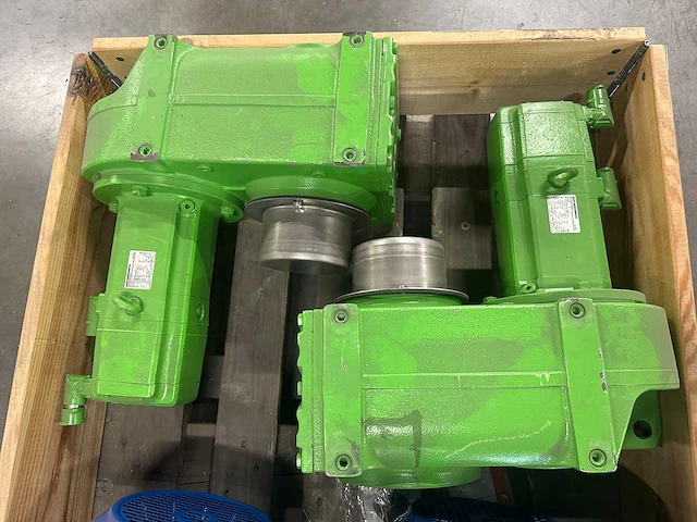 Sew eurodrive, emk - fht77b/r cm3c71m-45a-p/bz/pk/ak 1h/sb1 - aandrijving/reductoren 2x & elektromotoren 2x - afbeelding 3 van  8