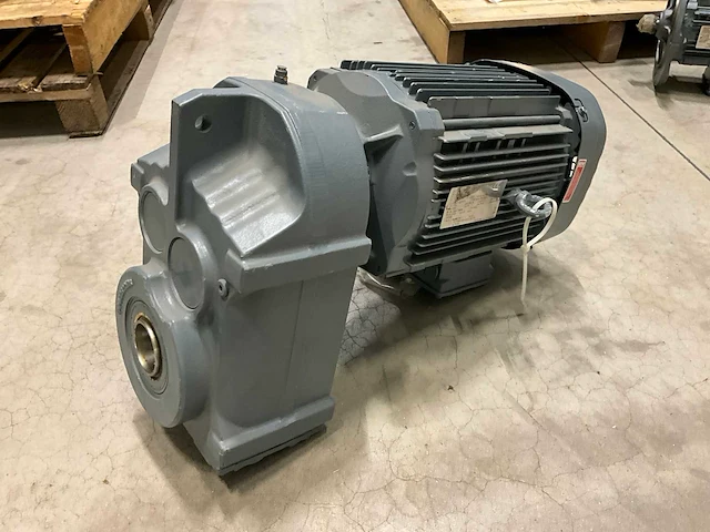 Sew-eurodrive ft67/g den112m4 4kw reductiemotor - afbeelding 2 van  6