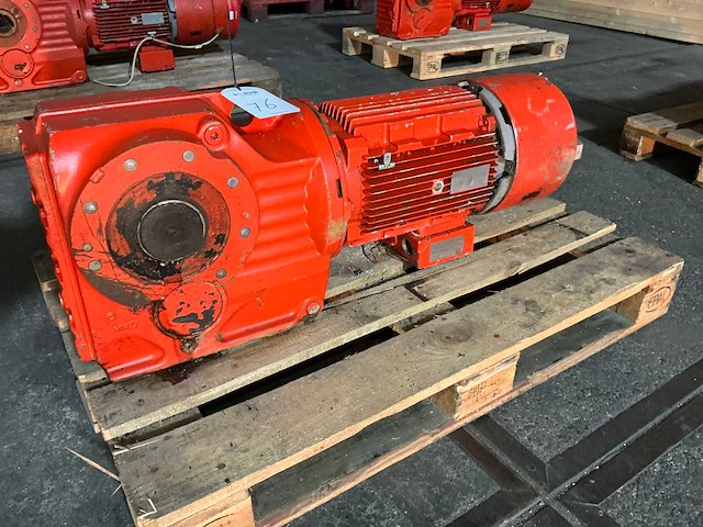 Sew eurodrive ka97….. elektromotor met vertragingskast - afbeelding 1 van  8