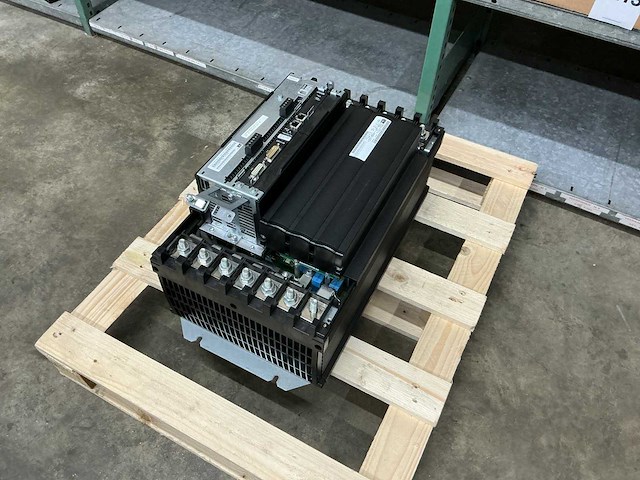 Sew eurodrive mdx61b-0370-503-4-0t 51,1kva frequentieregelaar - afbeelding 1 van  10