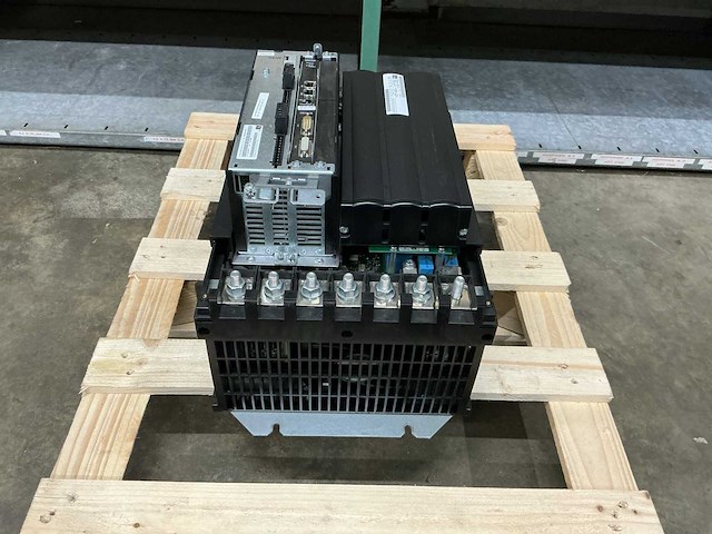 Sew eurodrive mdx61b-0370-503-4-0t 51,1kva frequentieregelaar - afbeelding 4 van  10