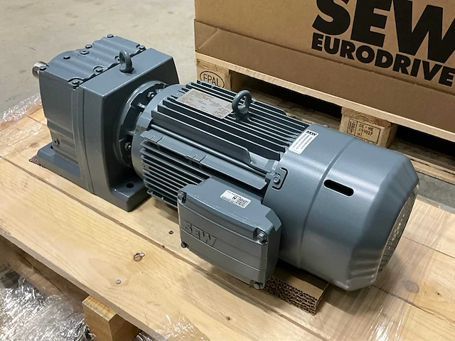 Sew-eurodrive r67 drn100l4/be5/tf/ri 3kw reductiemotor - afbeelding 1 van  5