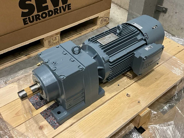 Sew-eurodrive r67 drn100l4/be5/tf/ri 3kw reductiemotor - afbeelding 2 van  5