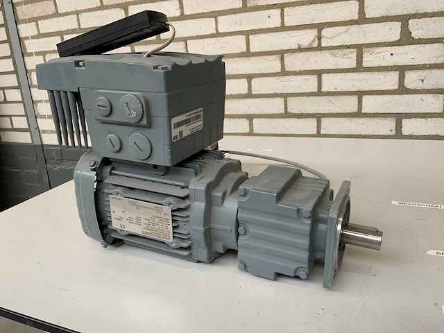 Sew eurodrive rf07 drs71m4/mm07/ln elektromotor - afbeelding 2 van  7