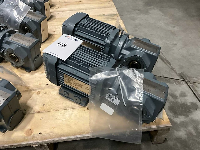 Sew-eurodrive sa37 drn71m4 0,37kw reductiemotor (2x) - afbeelding 6 van  6