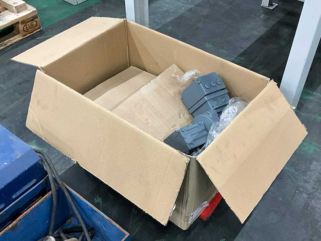 Sew-eurodrive wf10 drn63ms4/msw/b0/avs1/th elektromotor (4x) - afbeelding 3 van  5