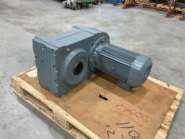 Sew fa97/g drn132s2/ln elektromotor vertraging - afbeelding 1 van  6