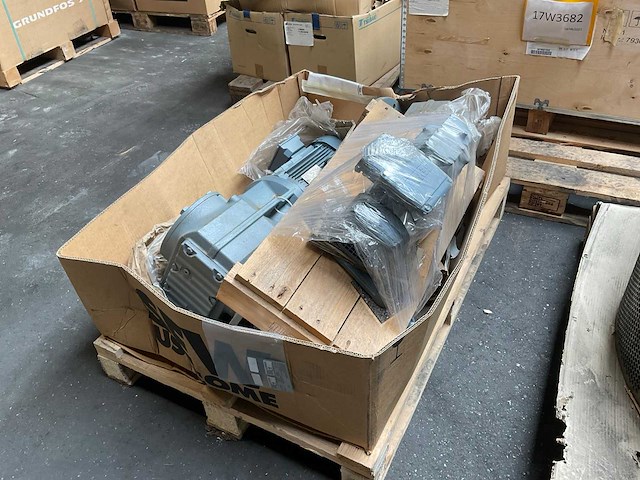 Sew kf87drn112m4 elektromotor met reductor (2x) - afbeelding 3 van  11