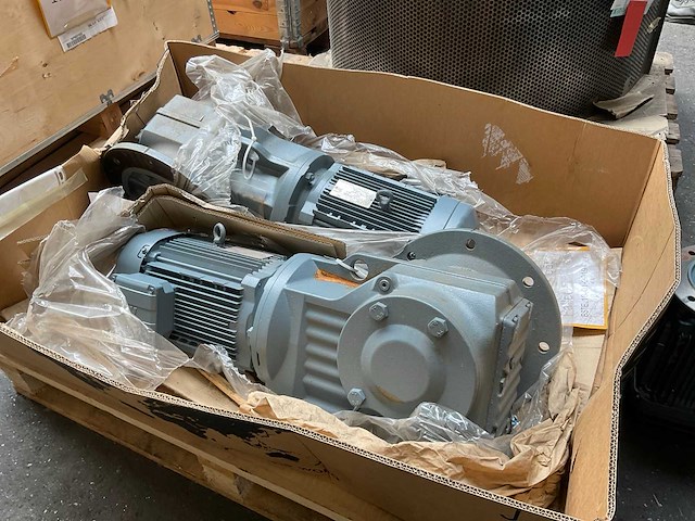 Sew kf87drn112m4 elektromotor met reductor (2x) - afbeelding 1 van  11