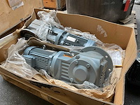 Sew kf87drn112m4 elektromotor met reductor (2x) - afbeelding 1 van  11