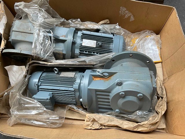 Sew kf87drn112m4 elektromotor met reductor (2x) - afbeelding 4 van  11