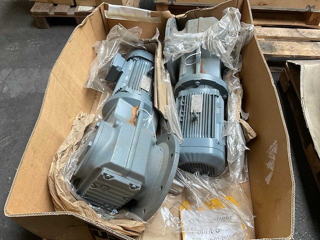 Sew kf87drn112m4 elektromotor met reductor (2x) - afbeelding 6 van  11