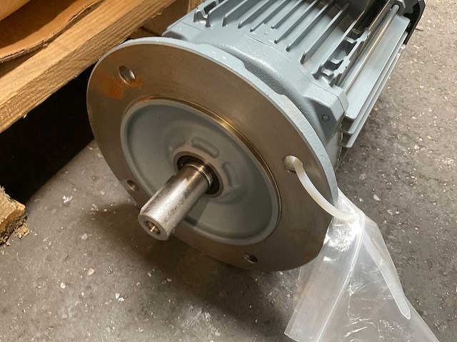 Sew kf87drn112m4 elektromotor met reductor (2x) - afbeelding 9 van  11