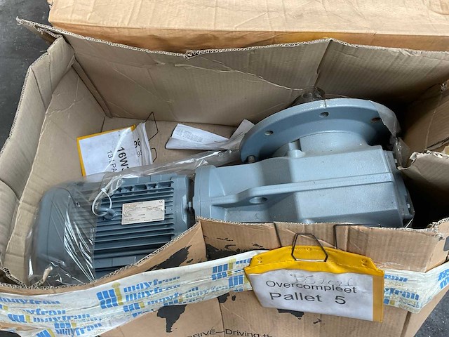 Sew kf87drn112m4 elektromotor met reductor (2x) - afbeelding 1 van  11